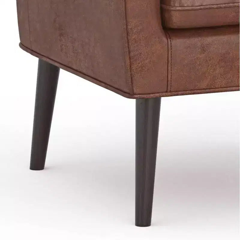 Poltrona accentata marrone sella anticato – Similpelle, gambe in legno di hevea