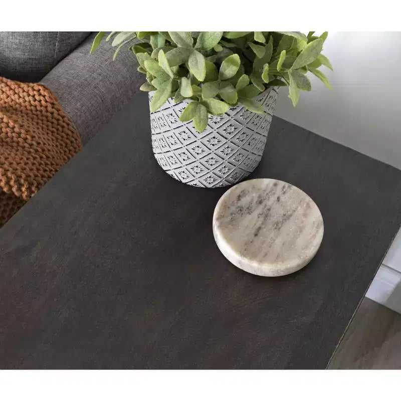 Tavolino in legno di mango inciso