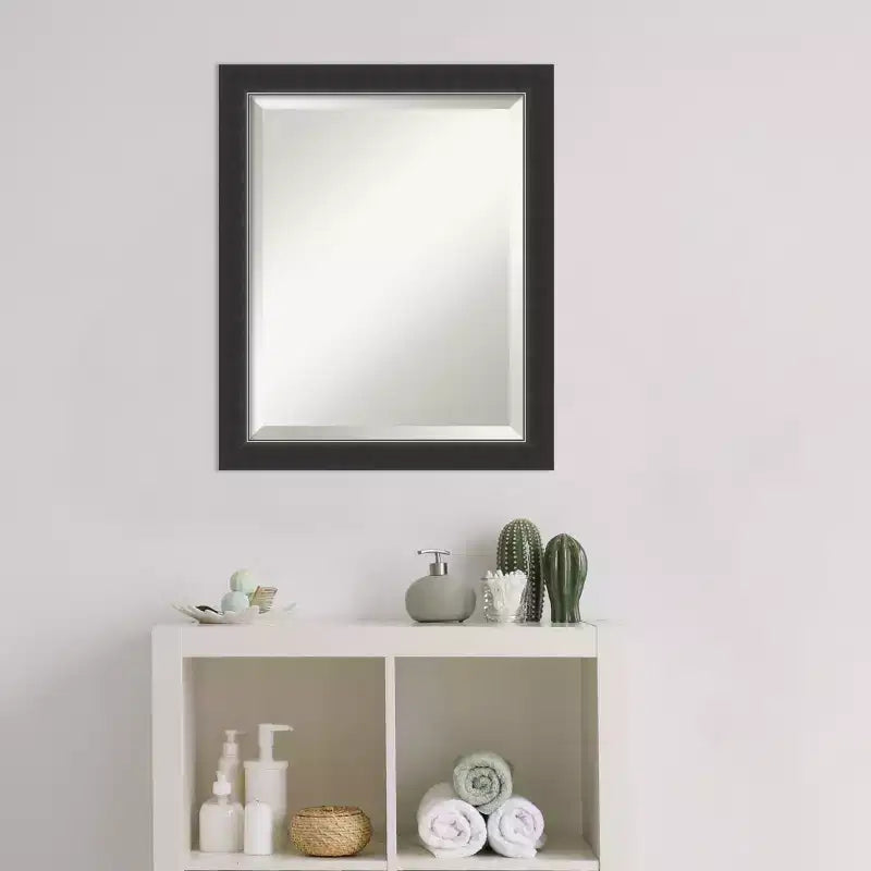 Specchio da parete per bagno in legno smussato con cornice nera stretta