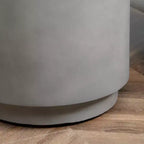 Tavolino rotondo in cemento con piedini regolabili – Interno ed Esterno