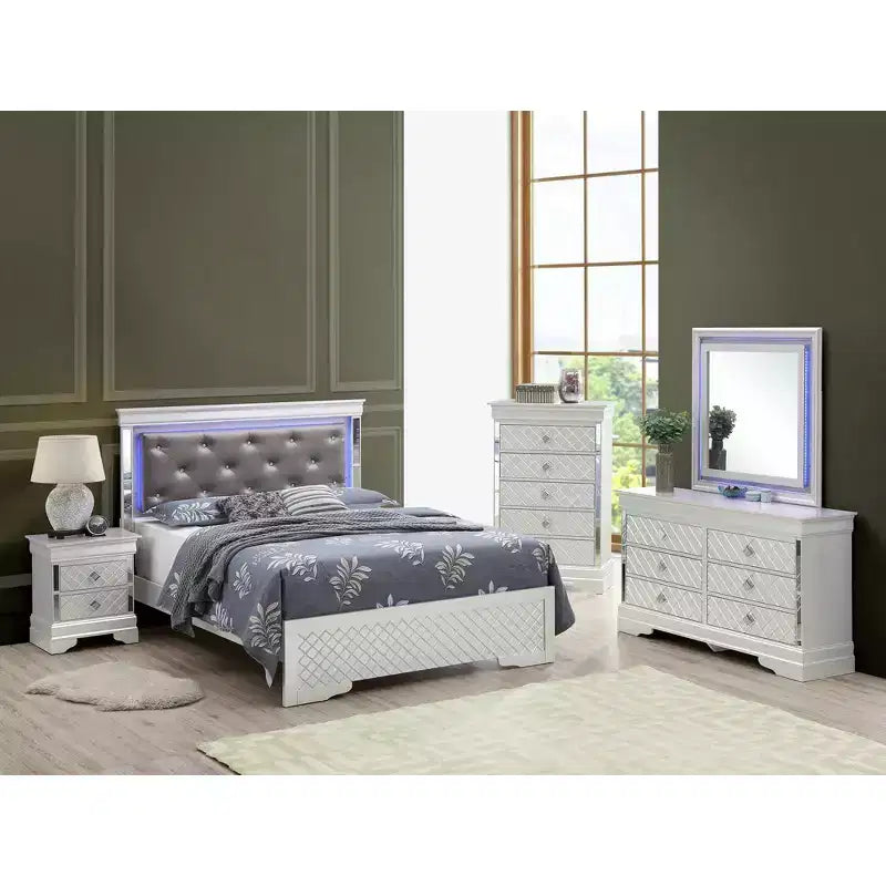 Letto imbottito con testiera a LED e profili a specchio
