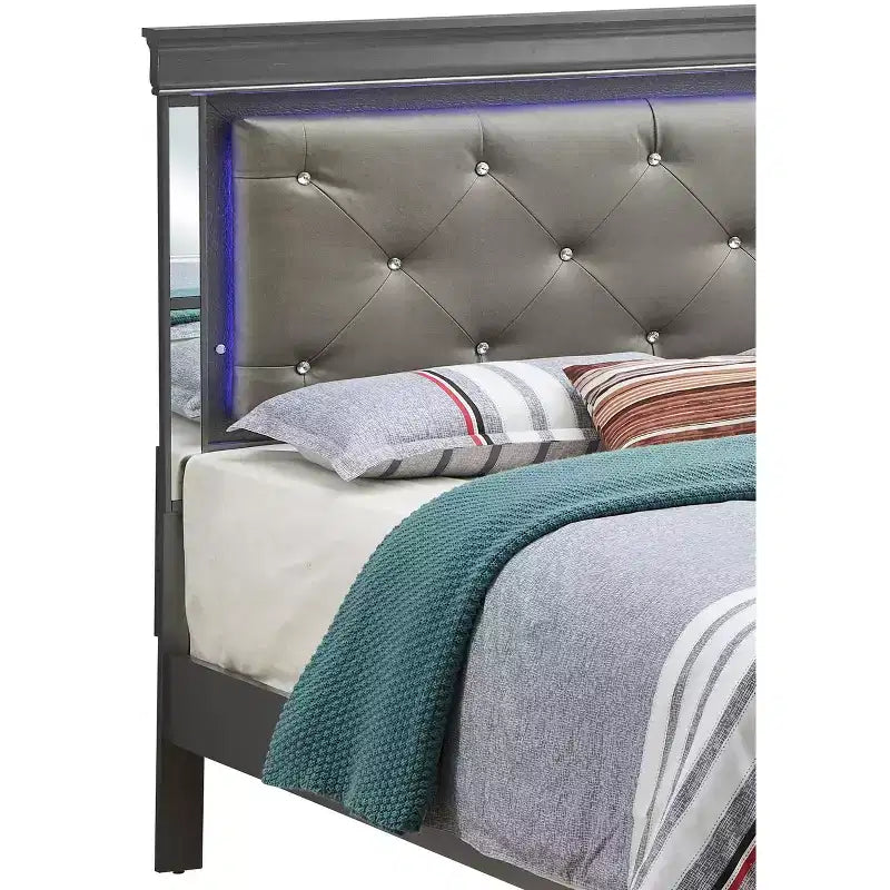 Letto imbottito con testiera a LED e profili a specchio