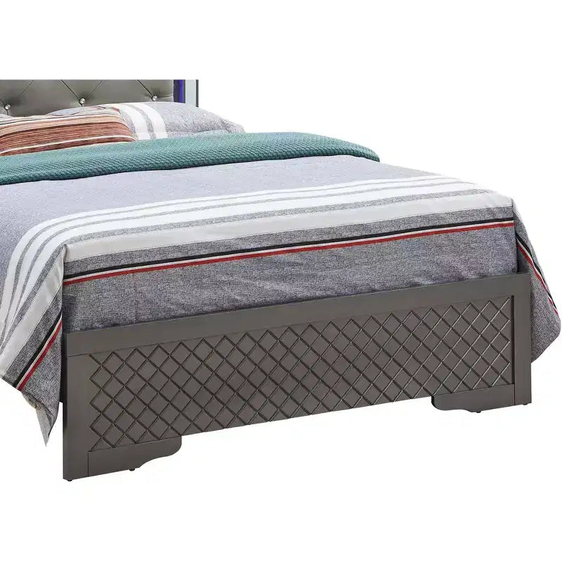 Letto imbottito con testiera a LED e profili a specchio
