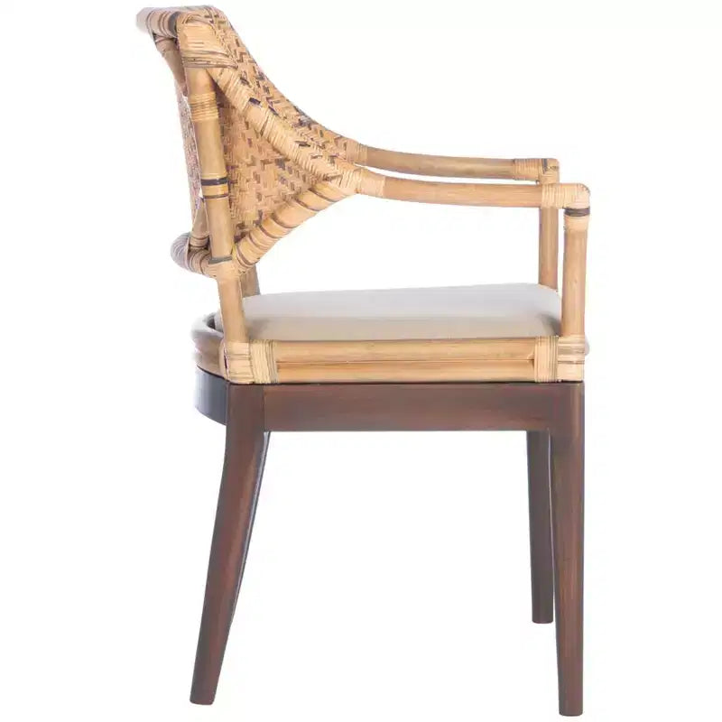 Poltrona imbottita con struttura in legno