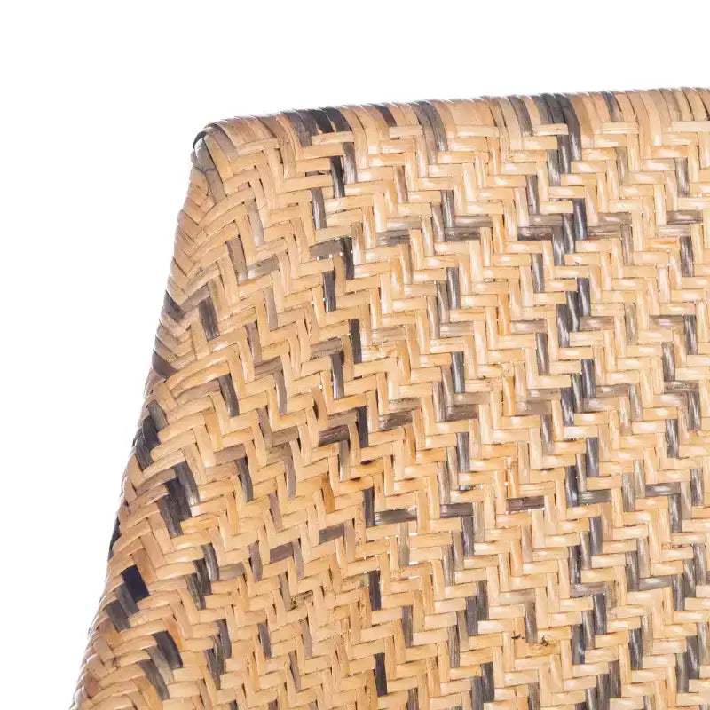 Poltrona imbottita con struttura in legno